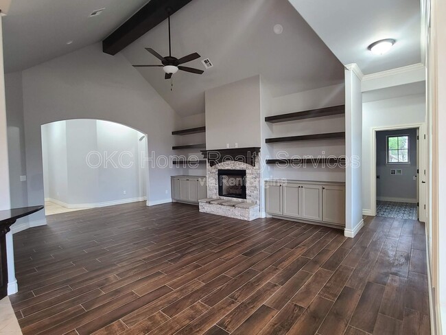 Building Photo - 4800 Hambletonian Ln