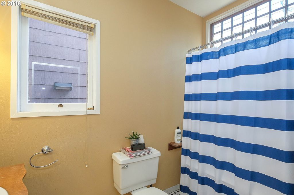 Building Photo - 3206 S Kelly Ave