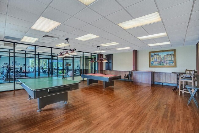 Building Photo - 500 Bayview Dr