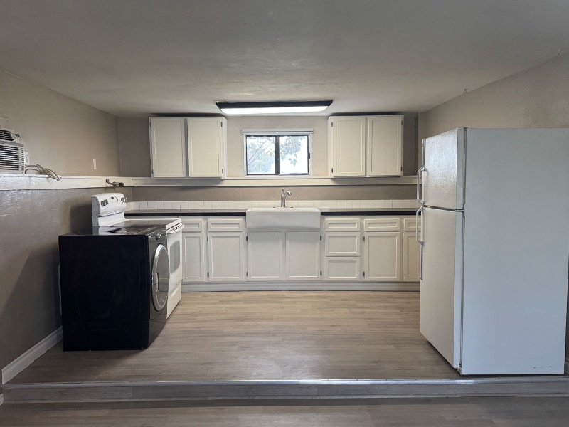 Building Photo - 9441 Maple Dr NE