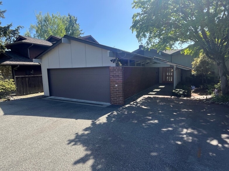 Building Photo - 16736 Shore Dr NE