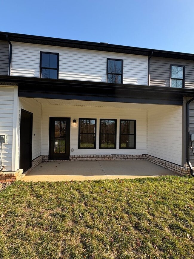 Building Photo - Beautiful new townhouse with garage! First month is free!