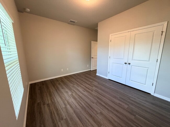Building Photo - 3 bedrooms and 2 baths! FRESHLY RENOVATED!