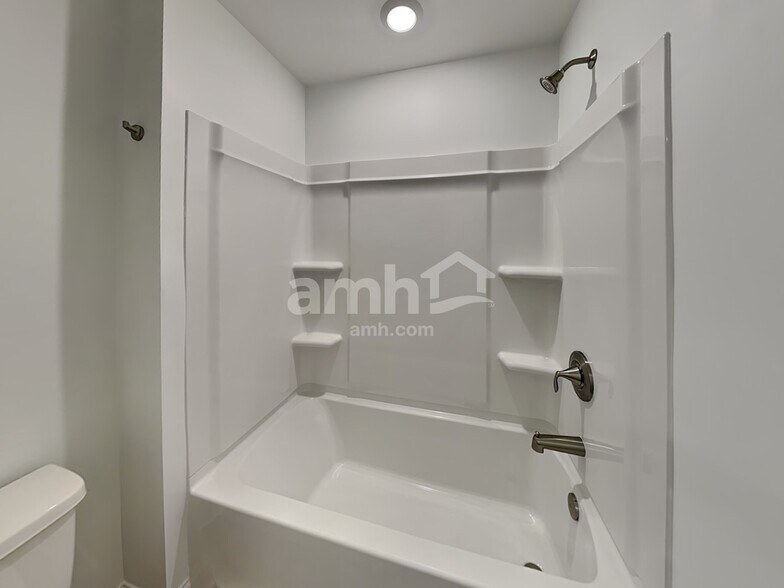 Building Photo - 347 Hickory Pointe Rd