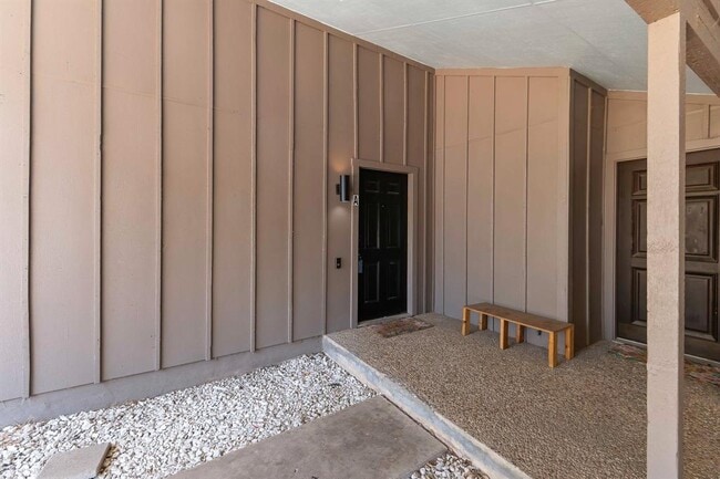 Building Photo - 9011 Quail Valley Dr