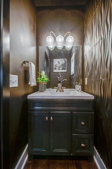 Building Photo - 2910 Davis Ave