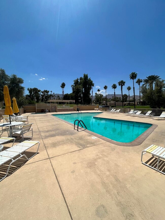 Building Photo - 47974 Oasis Ct