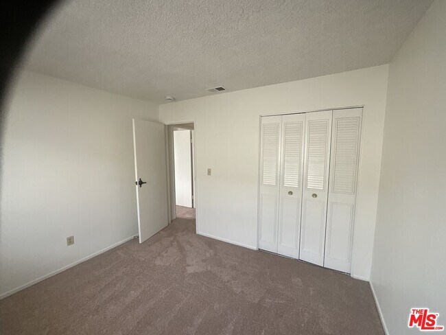 Building Photo - 18217 Vía Calma