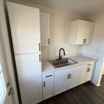 Building Photo - 600 N Hyde Park Ave