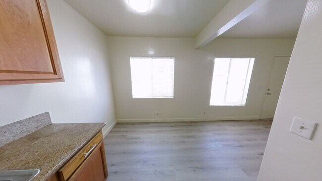 Building Photo - m3611