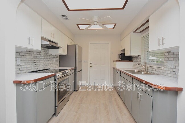 Building Photo - 3602 Bruton Rd