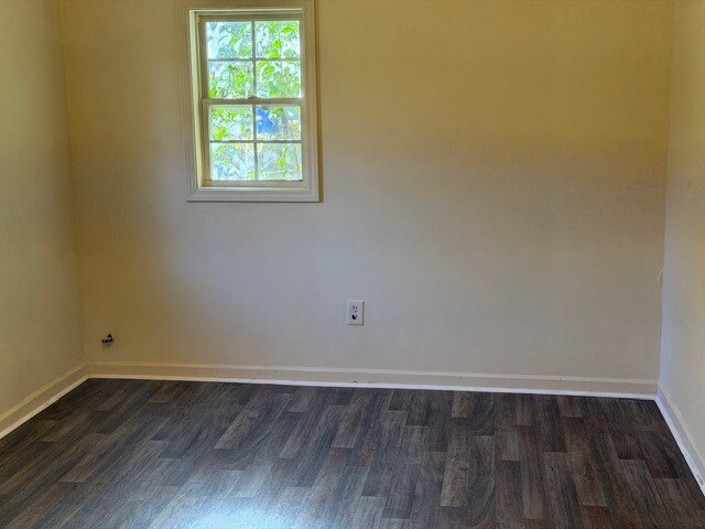 Building Photo - 8 Ridgeway Dr