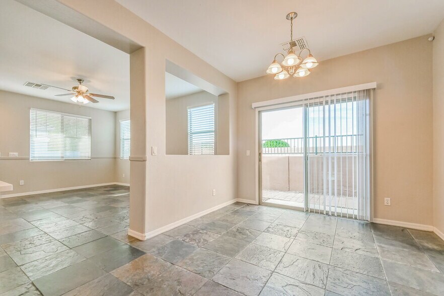 Building Photo - 126 E Catclaw St