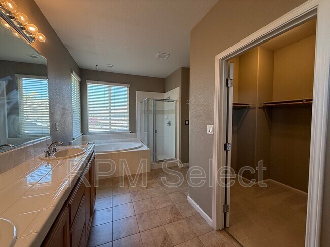 Building Photo - 637 Lavastone Dr
