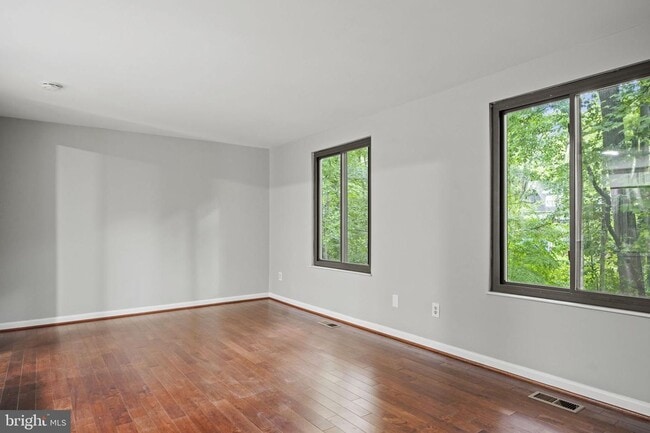 Building Photo - Welcome to Jackson Oak! This stunning 3-level townhome is now available for rent and offers the p...
