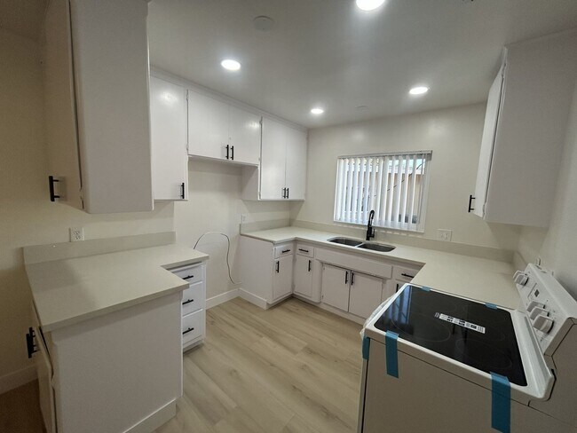 Building Photo - Pool Home! 3 Bed 2 Bath Home With Family Room