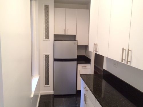 Building Photo - 139 W 55th St