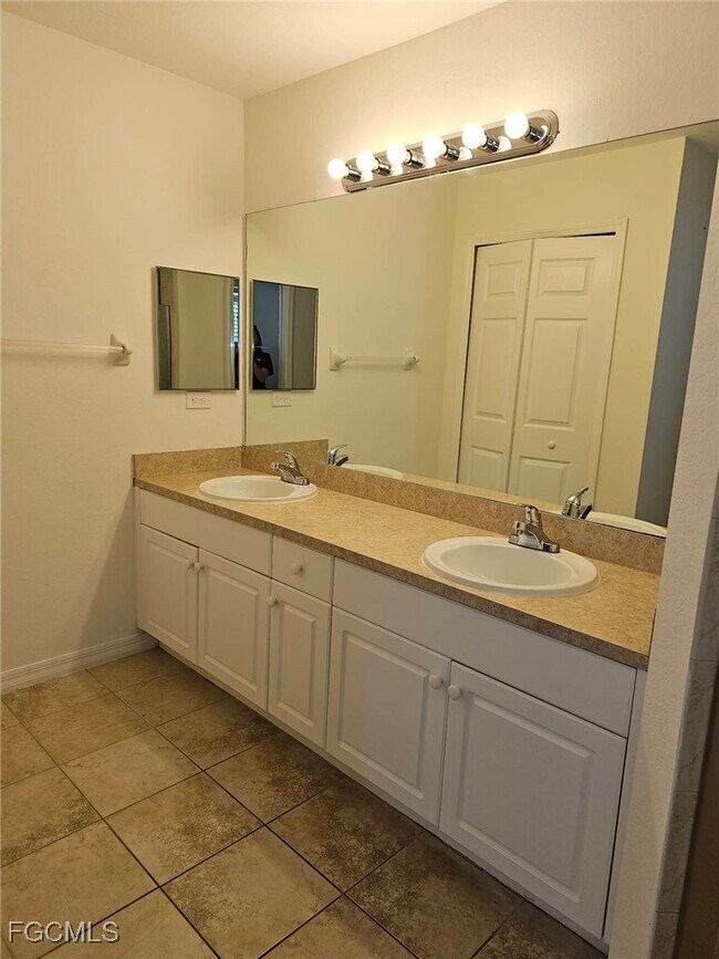 Building Photo - 1900 NW 33rd Ave