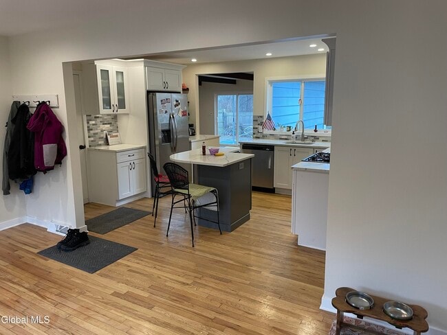 Building Photo - 13 Richards Dr