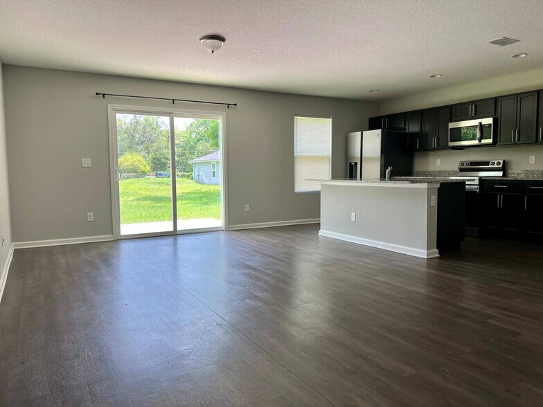 Living Room - 8514 Peach St