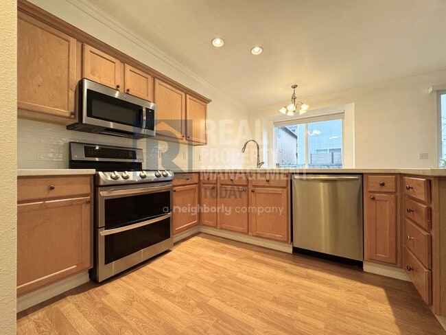 Building Photo - Great 3 Bedroom In South Hill!