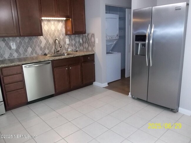 Primary Photo - 2300 Twelve Oaks Dr