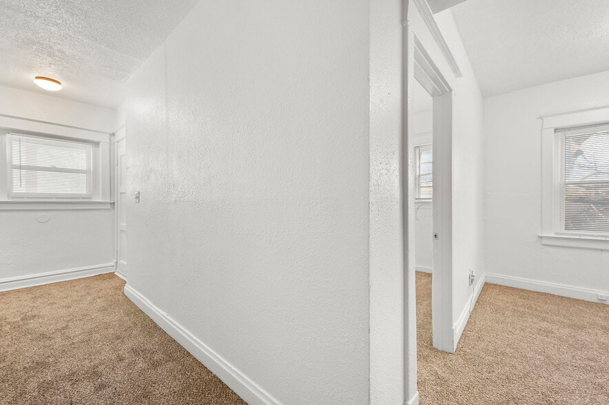 Building Photo - 2207 E 24th Ter