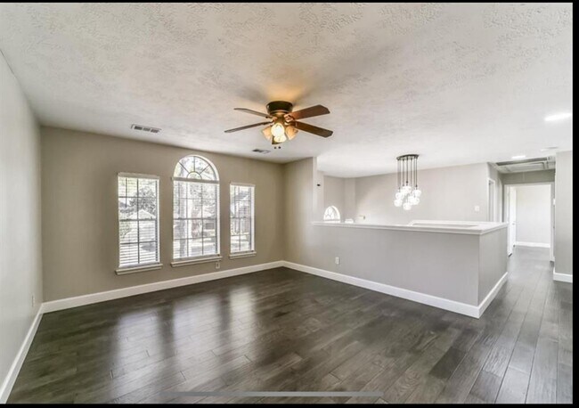 Building Photo - 14723 Bladenboro Dr