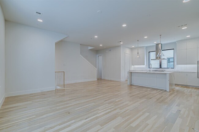 Building Photo - 2707 Kimsey Dr