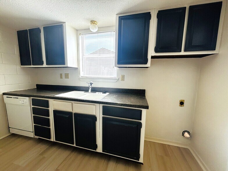 Building Photo - 402 S 2nd St