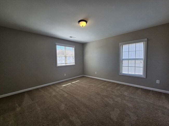 Building Photo - Luxury living at Hawthorne Ridge