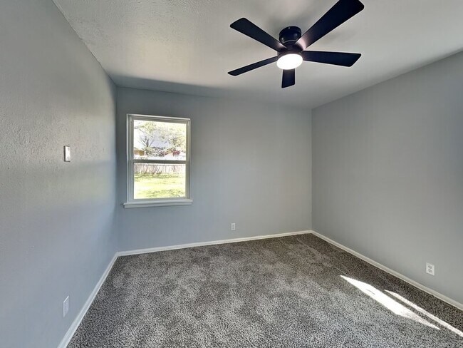 Building Photo - 2111 Melissa St