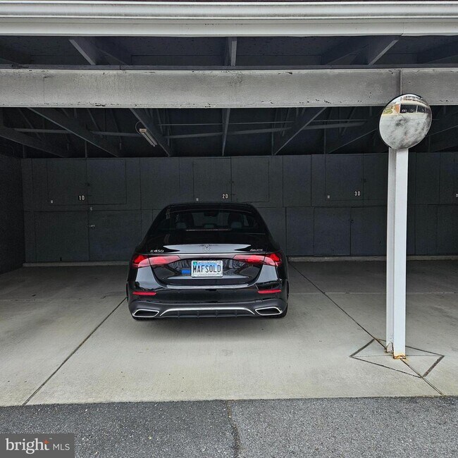 Building Photo - 15101 Glade Dr