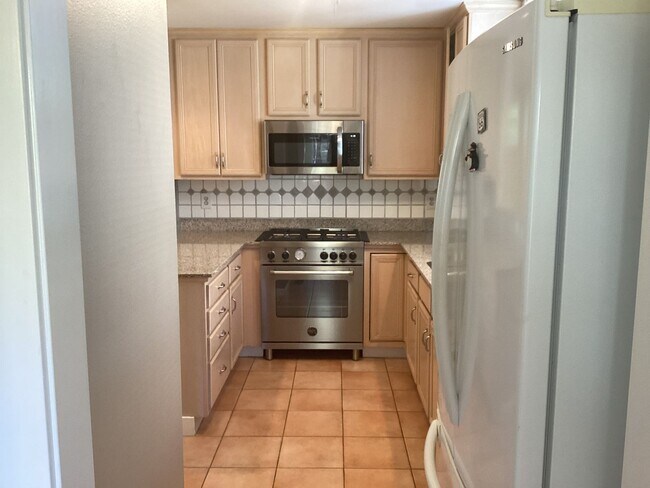 Building Photo - 204 Roosevelt Terrace