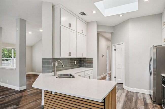 Building Photo - 16800 Bailey Jean Dr