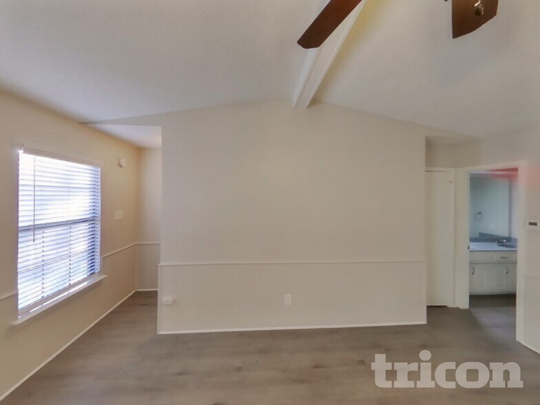 Building Photo - 3225 Hastings St