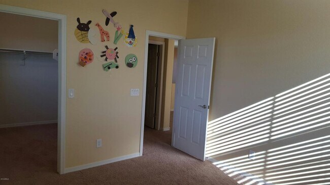 Building Photo - Beautiful 5 bed 3 bath home in Ocotillo Waters