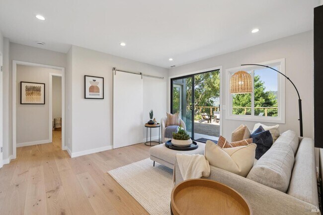 Building Photo - 453 Wellesley Ave