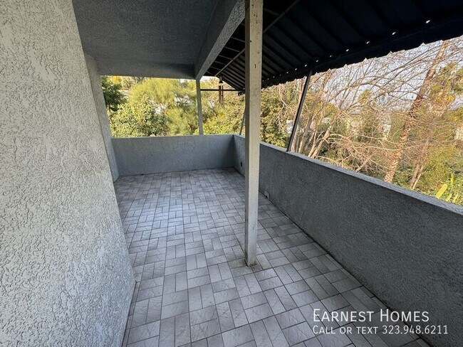 Building Photo - 4735 Nob Hill Dr