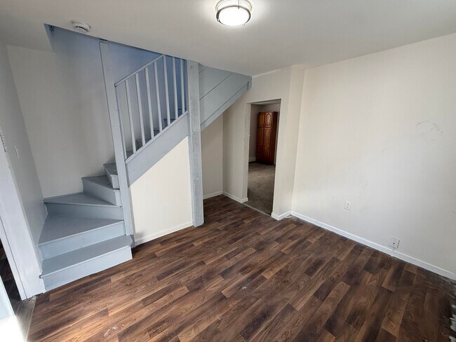 Building Photo - 129 W 20th St