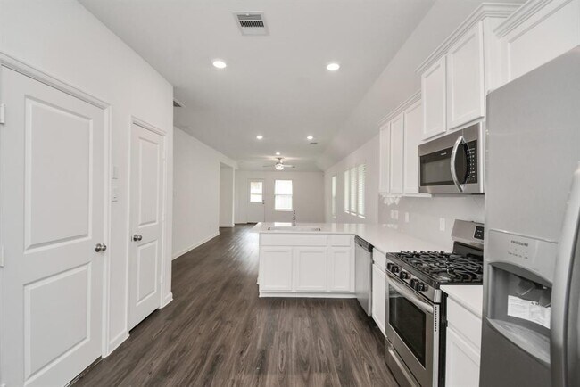 Building Photo - 15859 Kinlough Dr
