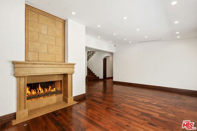 Building Photo - 2108 San Ysidro Dr