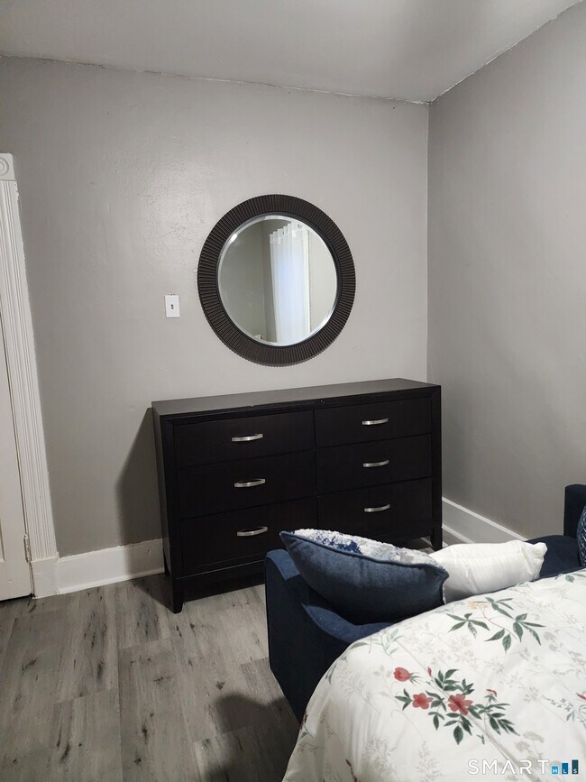 Building Photo - 158 N Main St