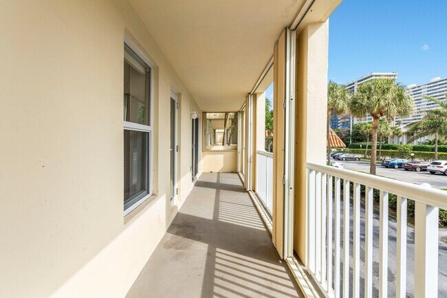 Building Photo - 951 De Soto Rd