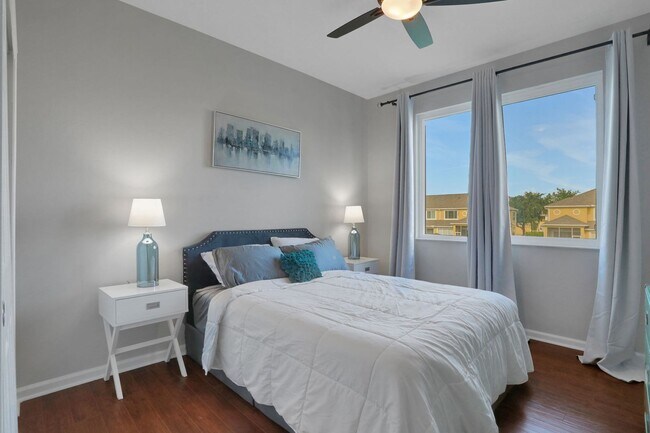 Building Photo - Flagler Station Townhome 3/2.5 - 2 car garage - 2000+ square feet