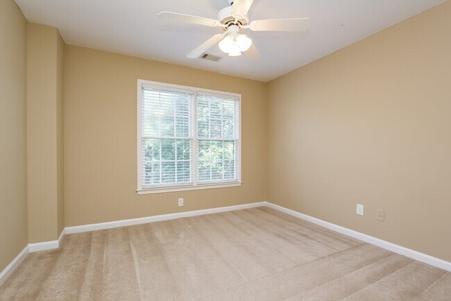 Building Photo - 3046 Woodbridge Ln