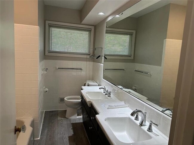 Building Photo - 5528 Merritt Cir