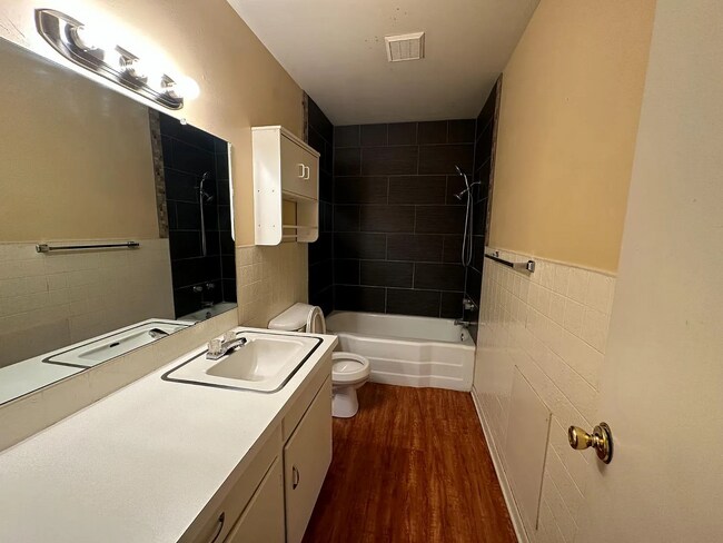 Building Photo - 3024 57th St