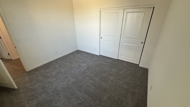 Building Photo - One Story 6-bedroom Home with Attached Casita