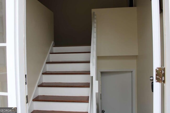 Building Photo - 135 Omega Dr